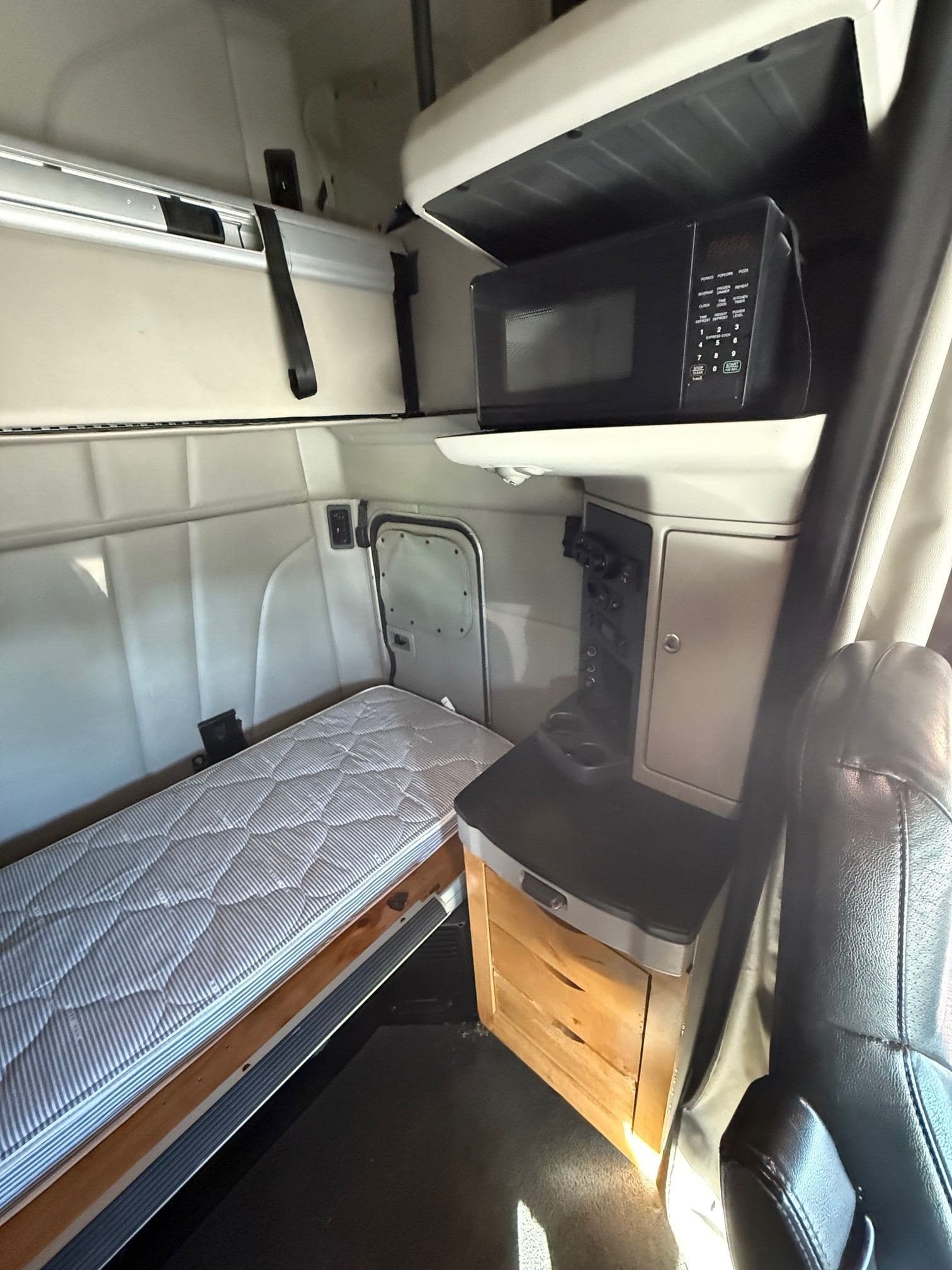 2020 Peterbilt 579 image 6