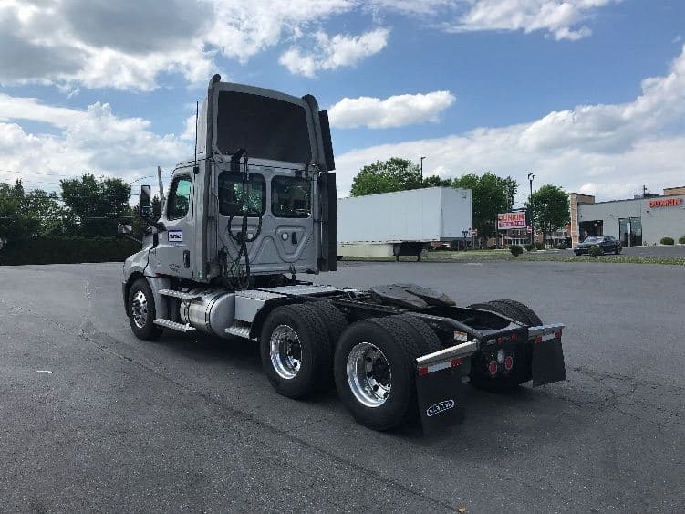 2020 Freightliner Cascadia 126 image 5