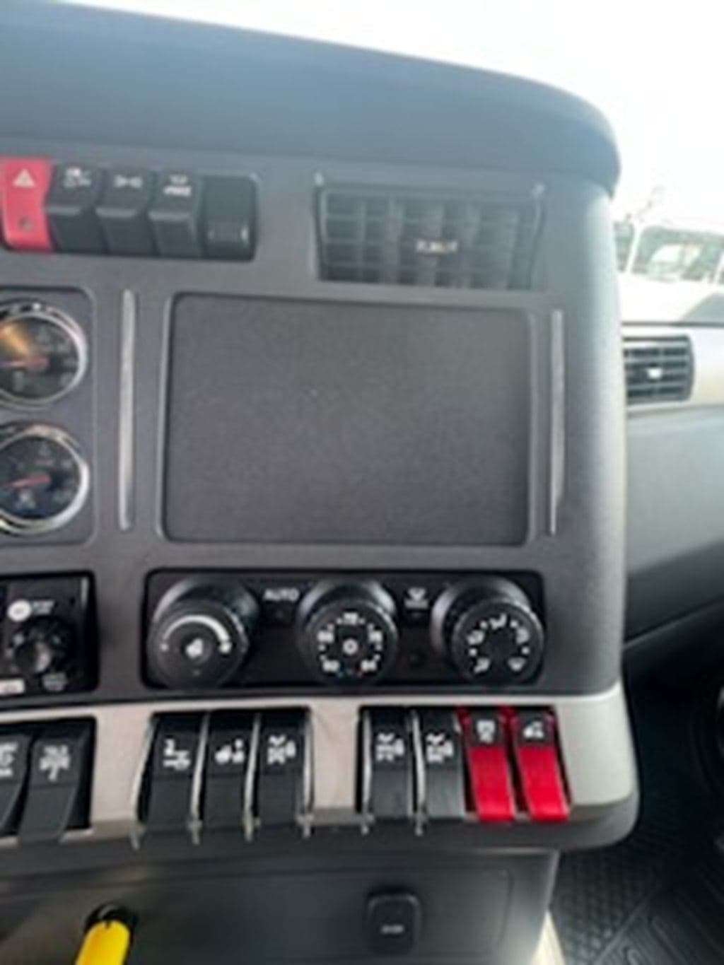 New 2027 KENWORTH T880 image 8