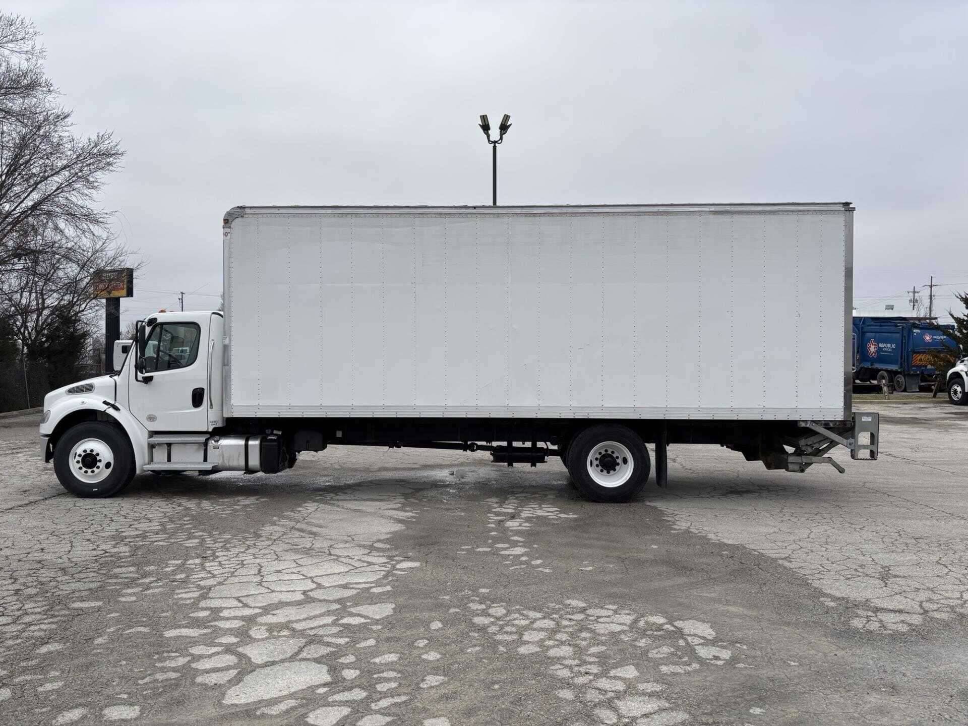 2022 Freightliner M2 image 7