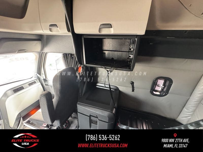 2022 Freightliner Cascadia image 23