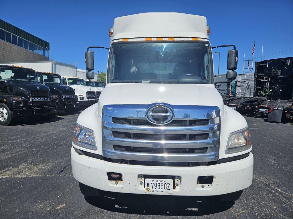 2019 Hino 338 image 8