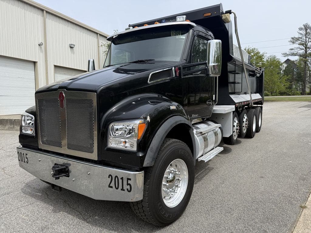 Used 2021 KENWORTH T880S image 2