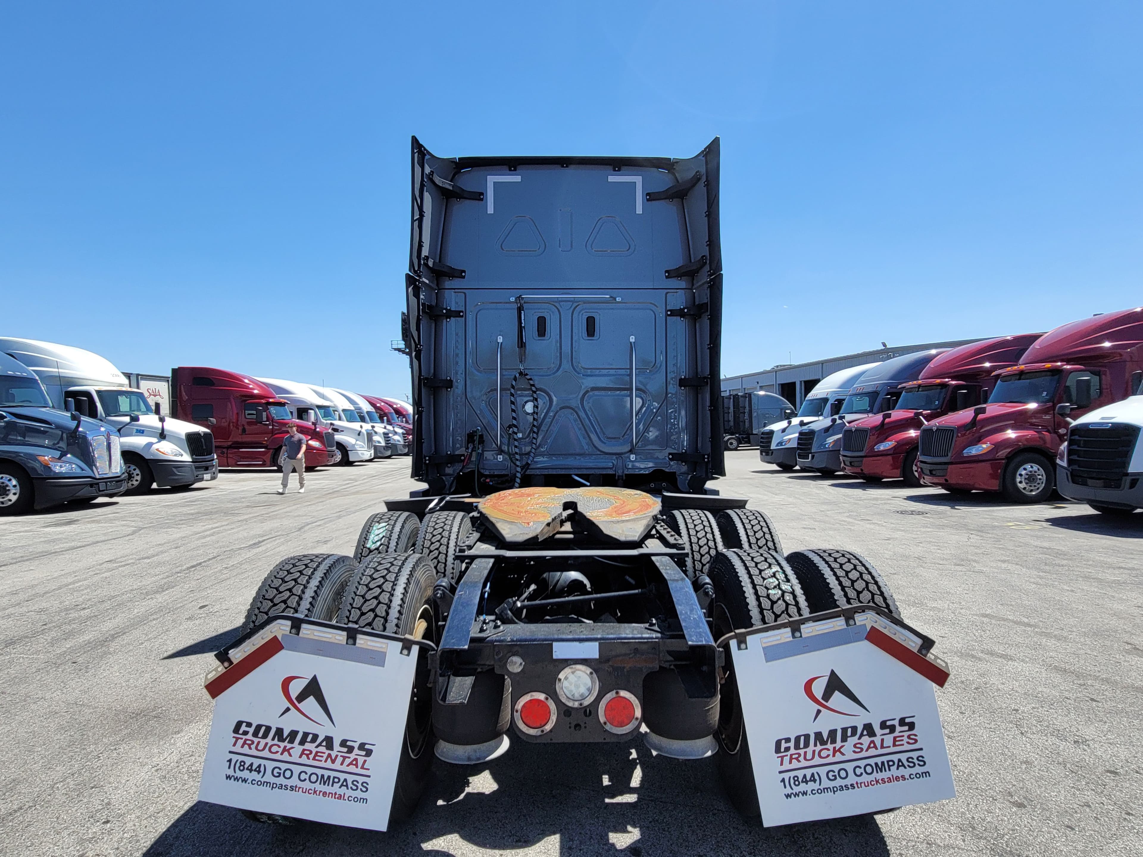 2023 Freightliner Cascadia 126 image 3