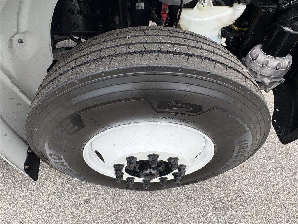 2018 Freightliner M2-106 image 36