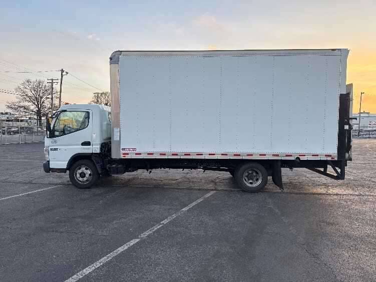 2017 MITSUBISHI FUSO FEC72S image 5