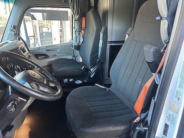 2021 Peterbilt 579 image 7