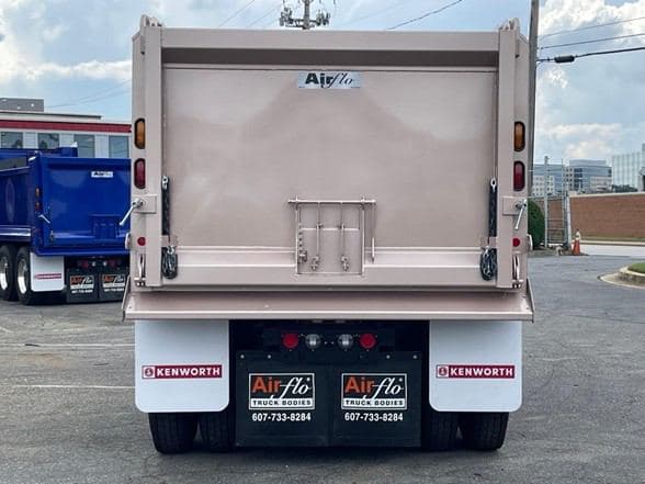 2025 Kenworth T880 image 9