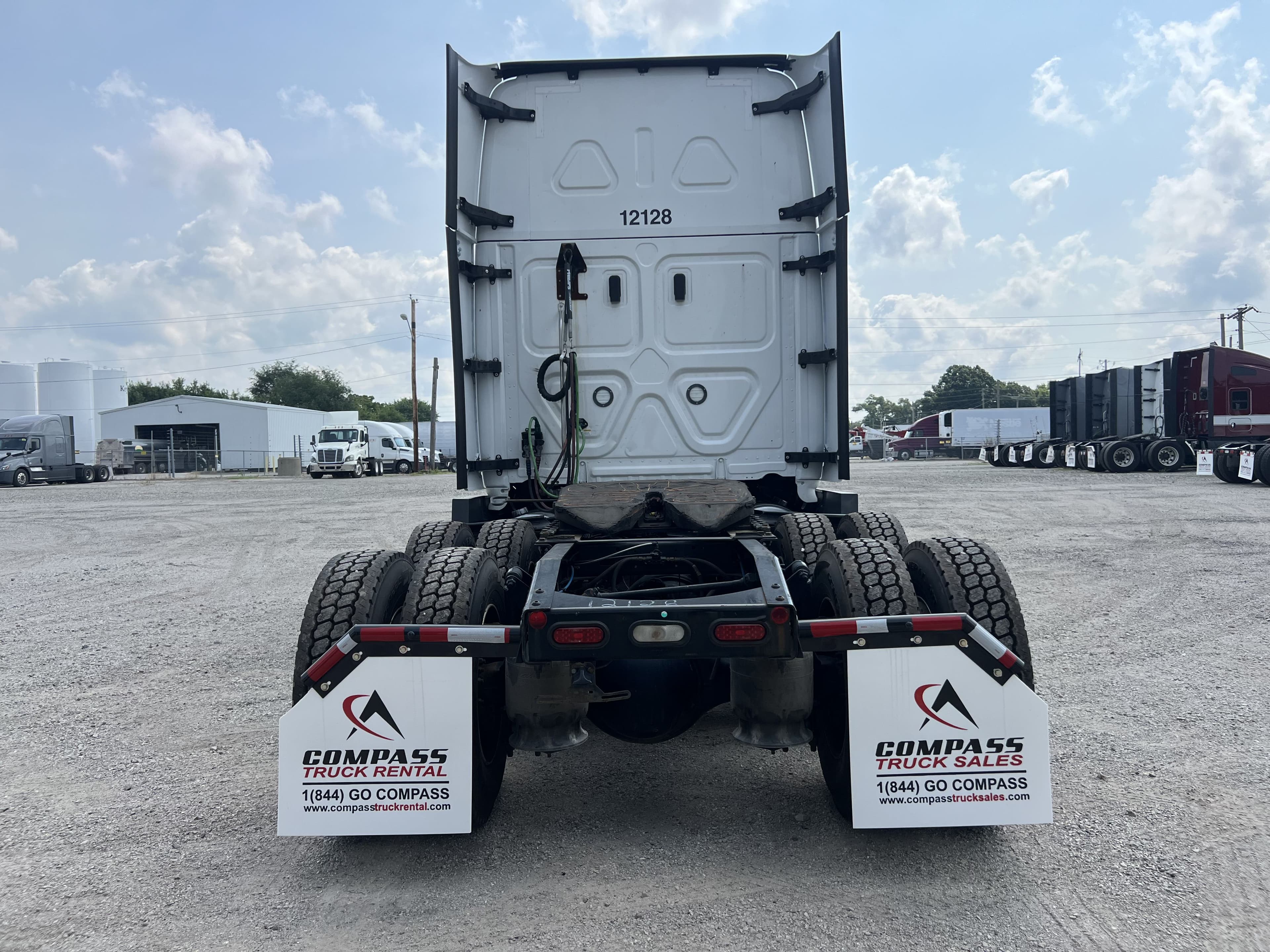 2022 Freightliner Cascadia 126 image 3