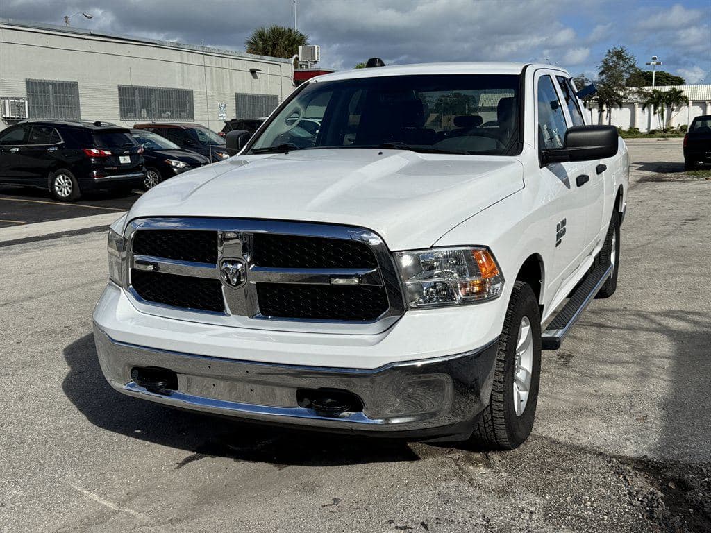 2020 Ram 1500 DS image 3