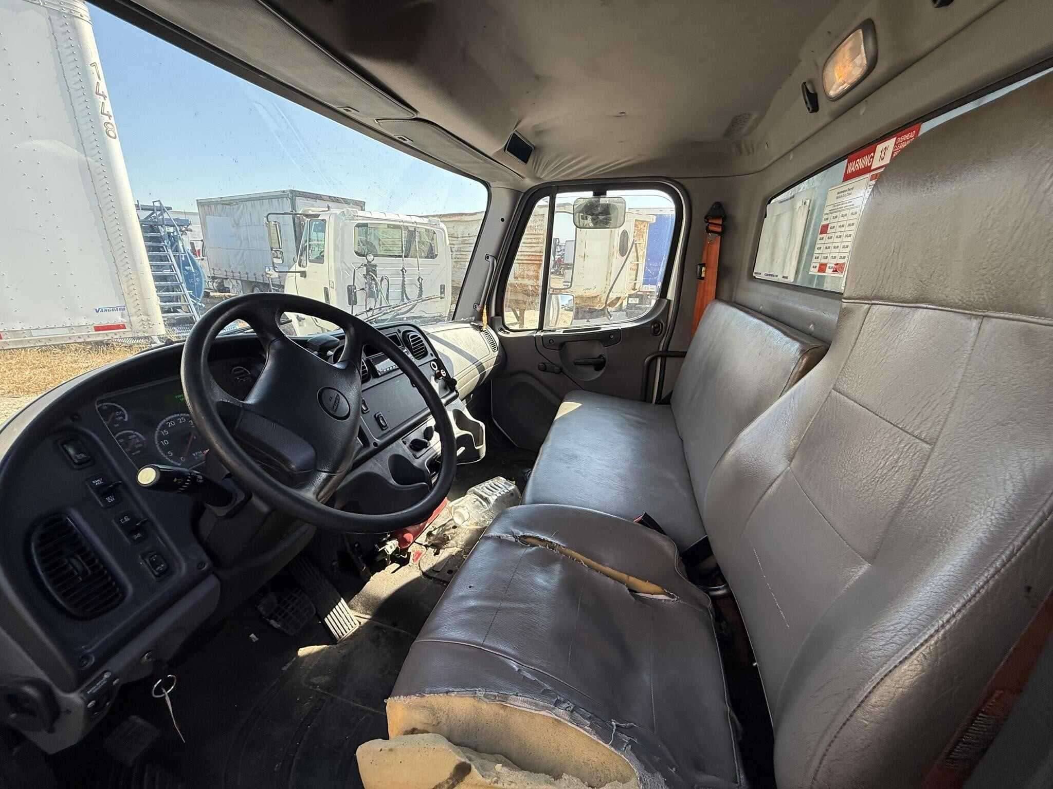 2018 Freightliner M2 image 15