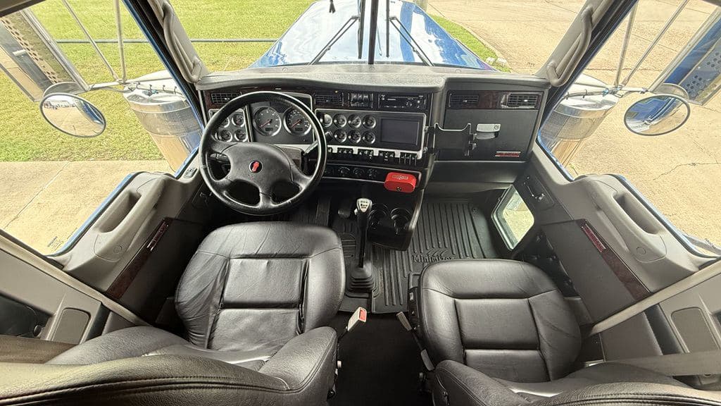 Used 2023 KENWORTH W900L image 15