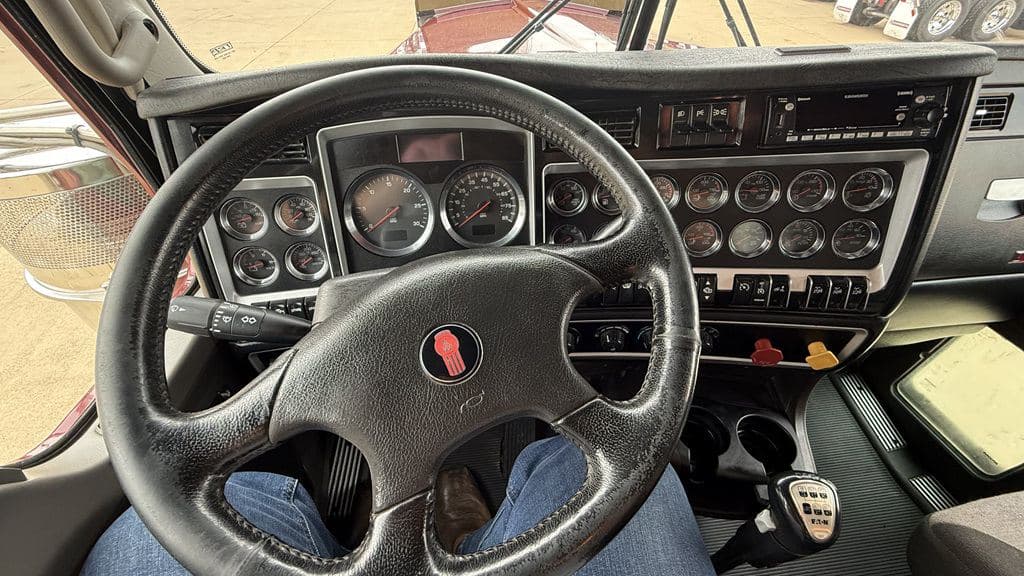 Used 2022 KENWORTH W900L image 15