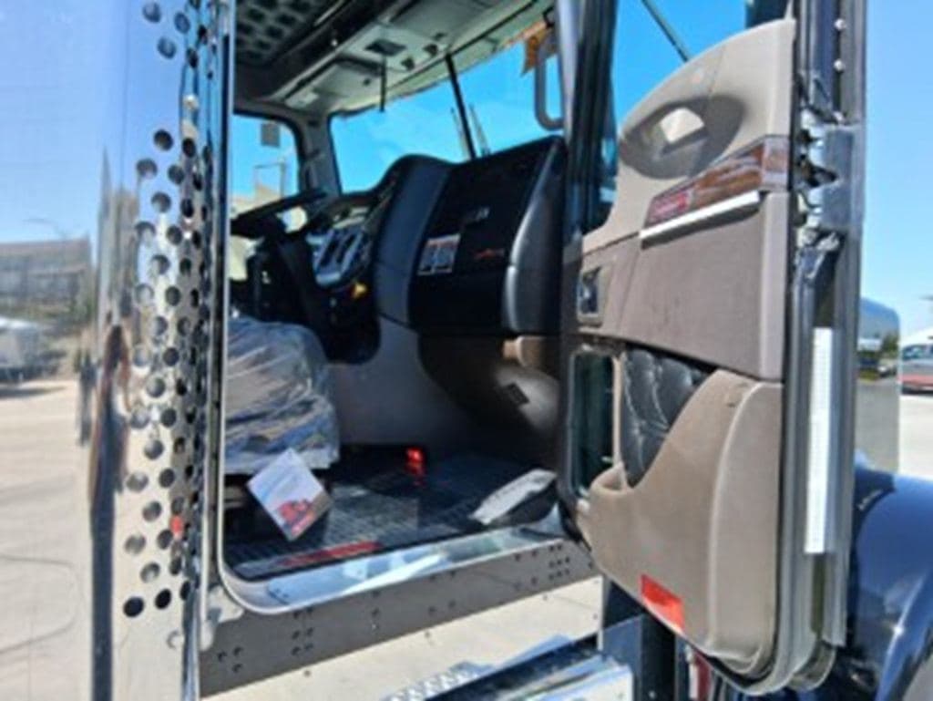 New 2027 KENWORTH W900L image 20