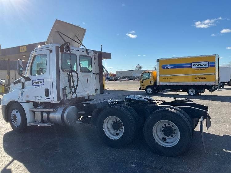 2021 Freightliner Cascadia image 8