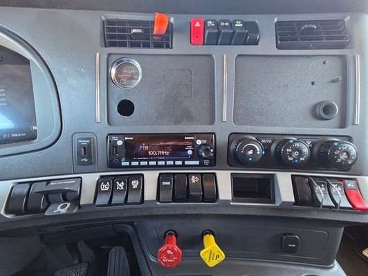 2023 Kenworth T680 image 23
