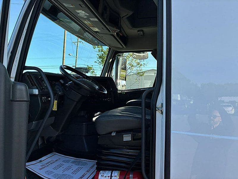 2023 Volvo VNL760 image 4
