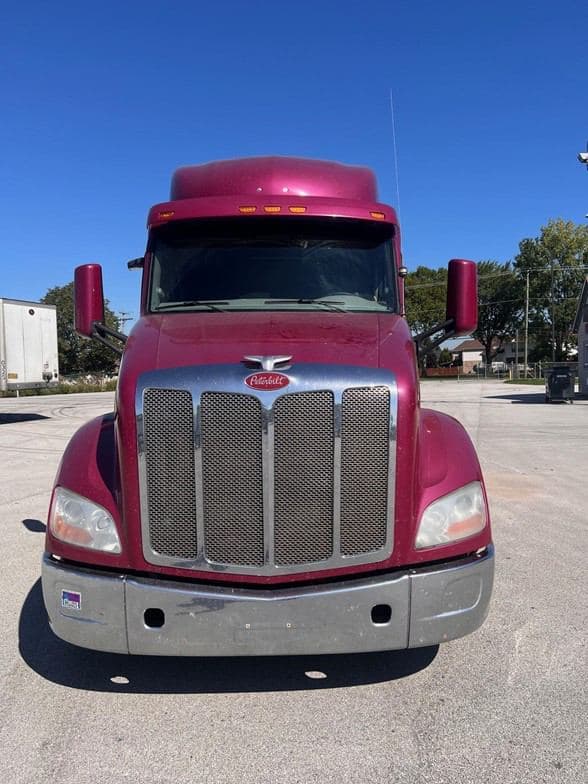2018 Peterbilt 579 image 2