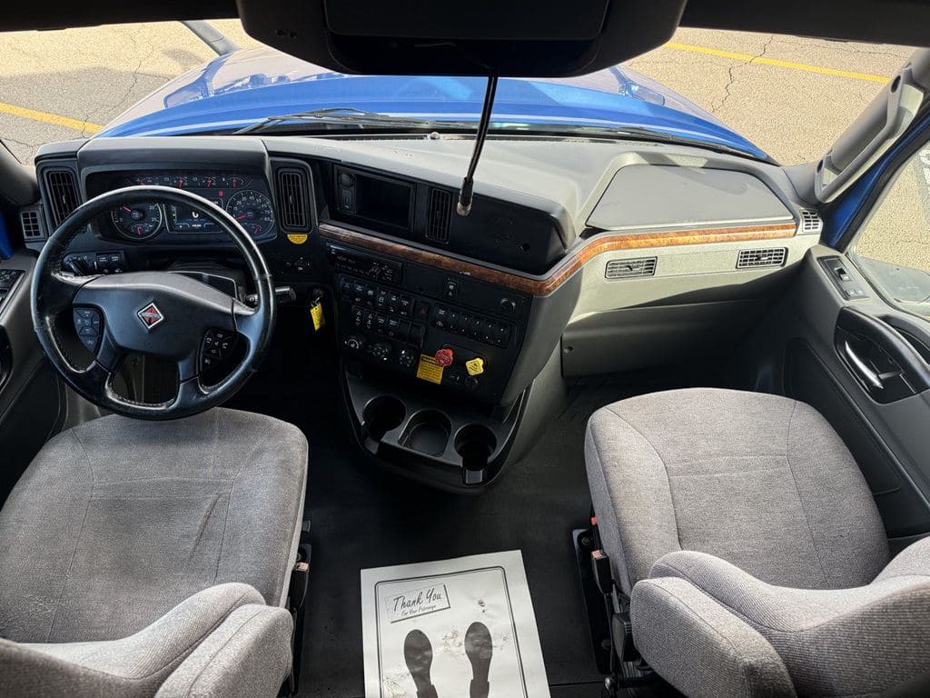 Used 2021 INTERNATIONAL LT625 image 13