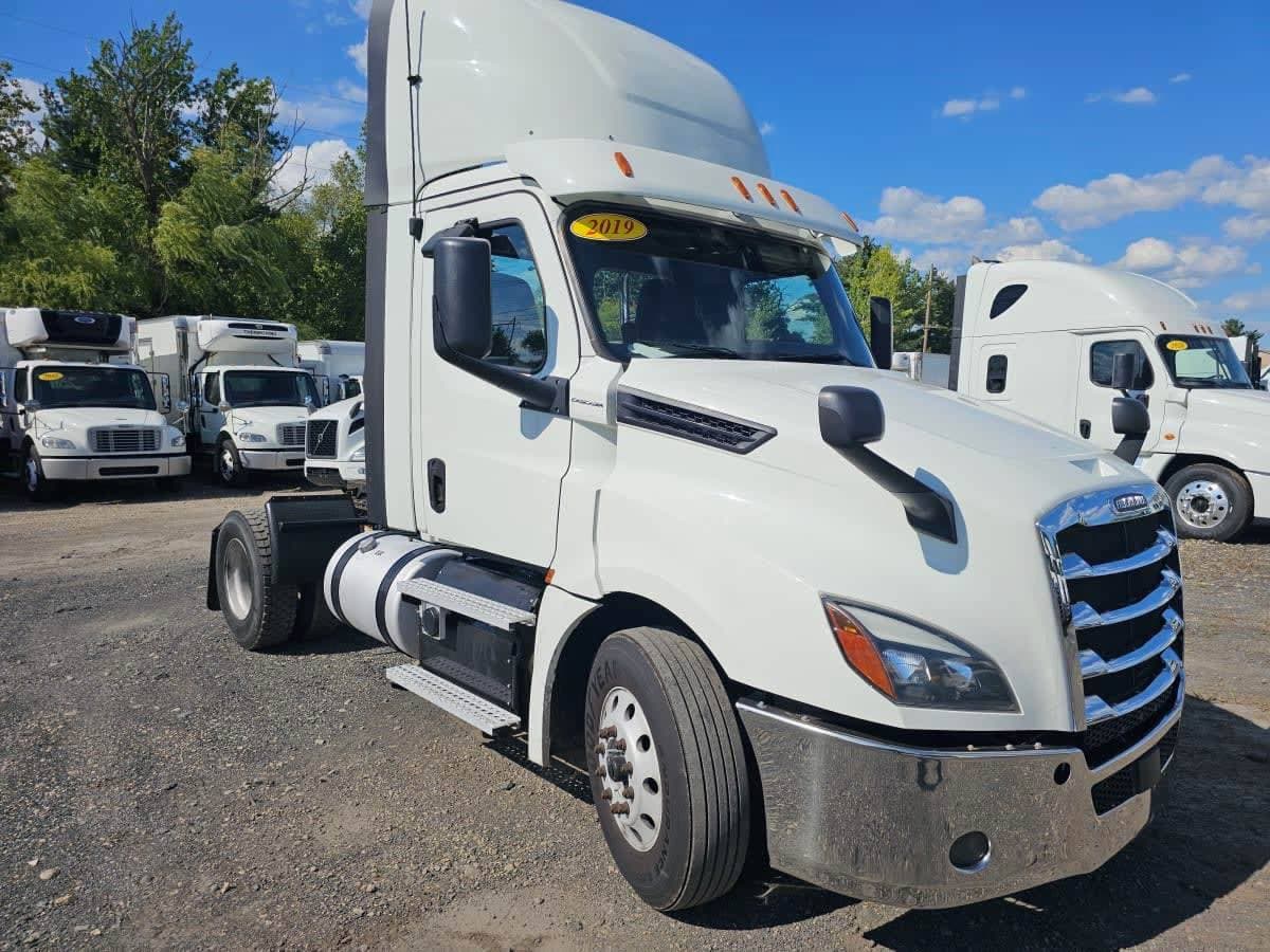 2019 Freightliner Cascadia image 3