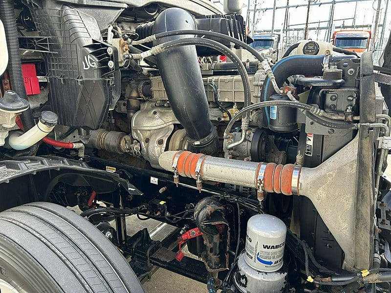 2021 Freightliner Cascadia 126 image 8