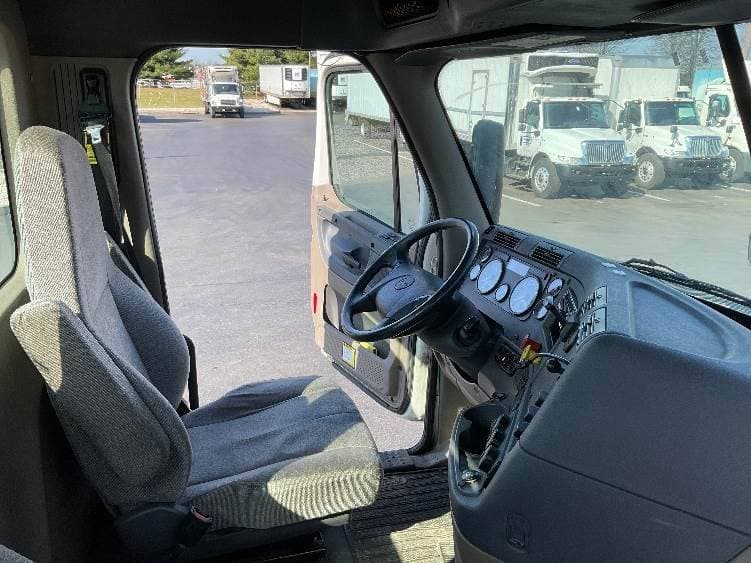 2018 Freightliner Cascadia image 6