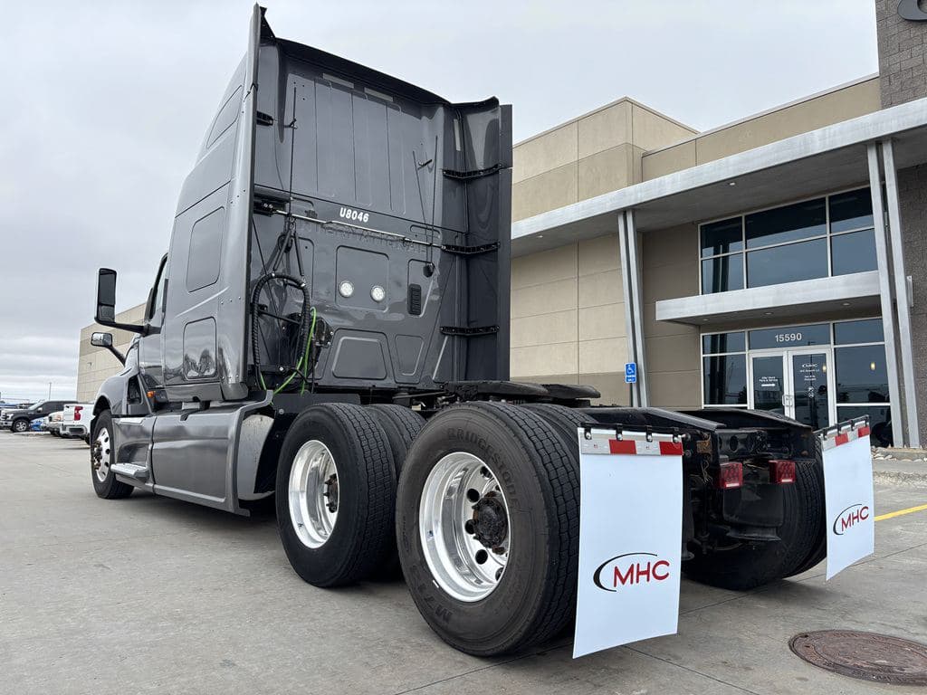 Used 2021 INTERNATIONAL LT625 image 12