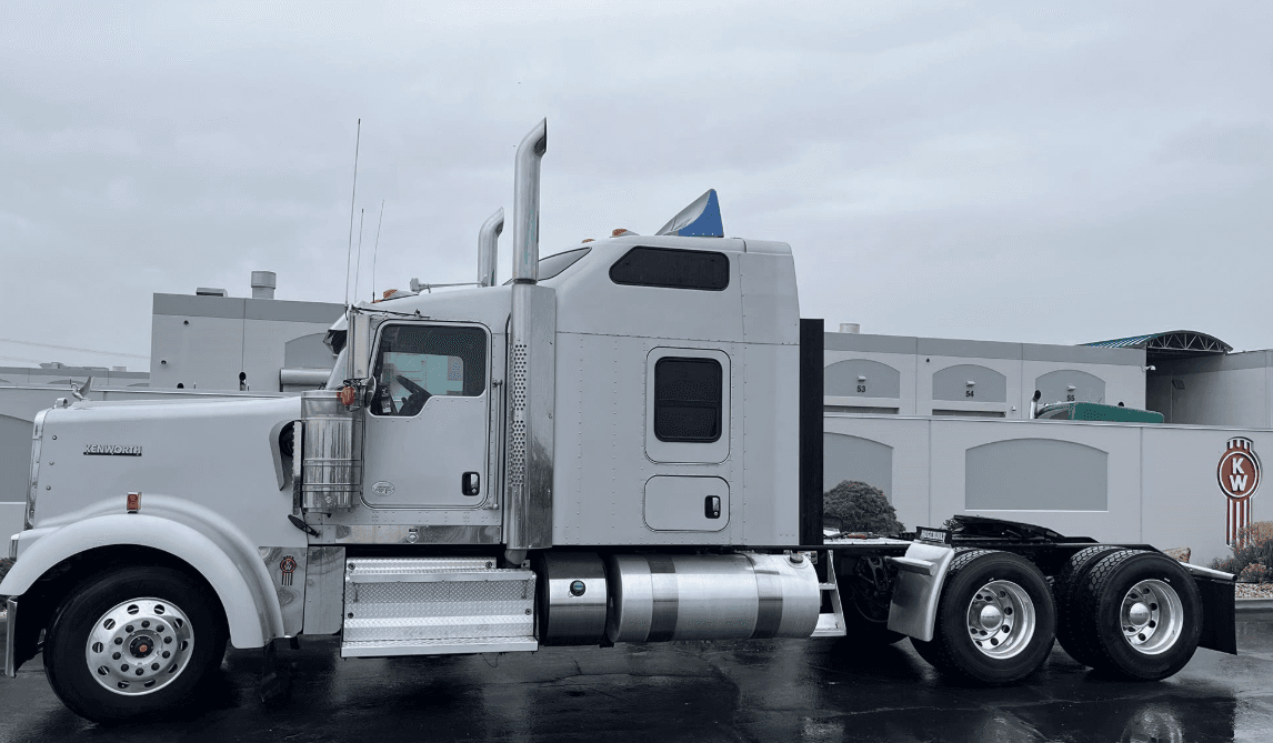 2020 Kenworth W9 Series image 2