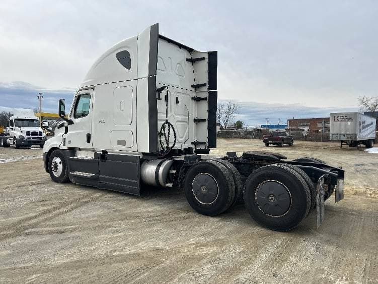 2023 Freightliner Cascadia 126 image 3