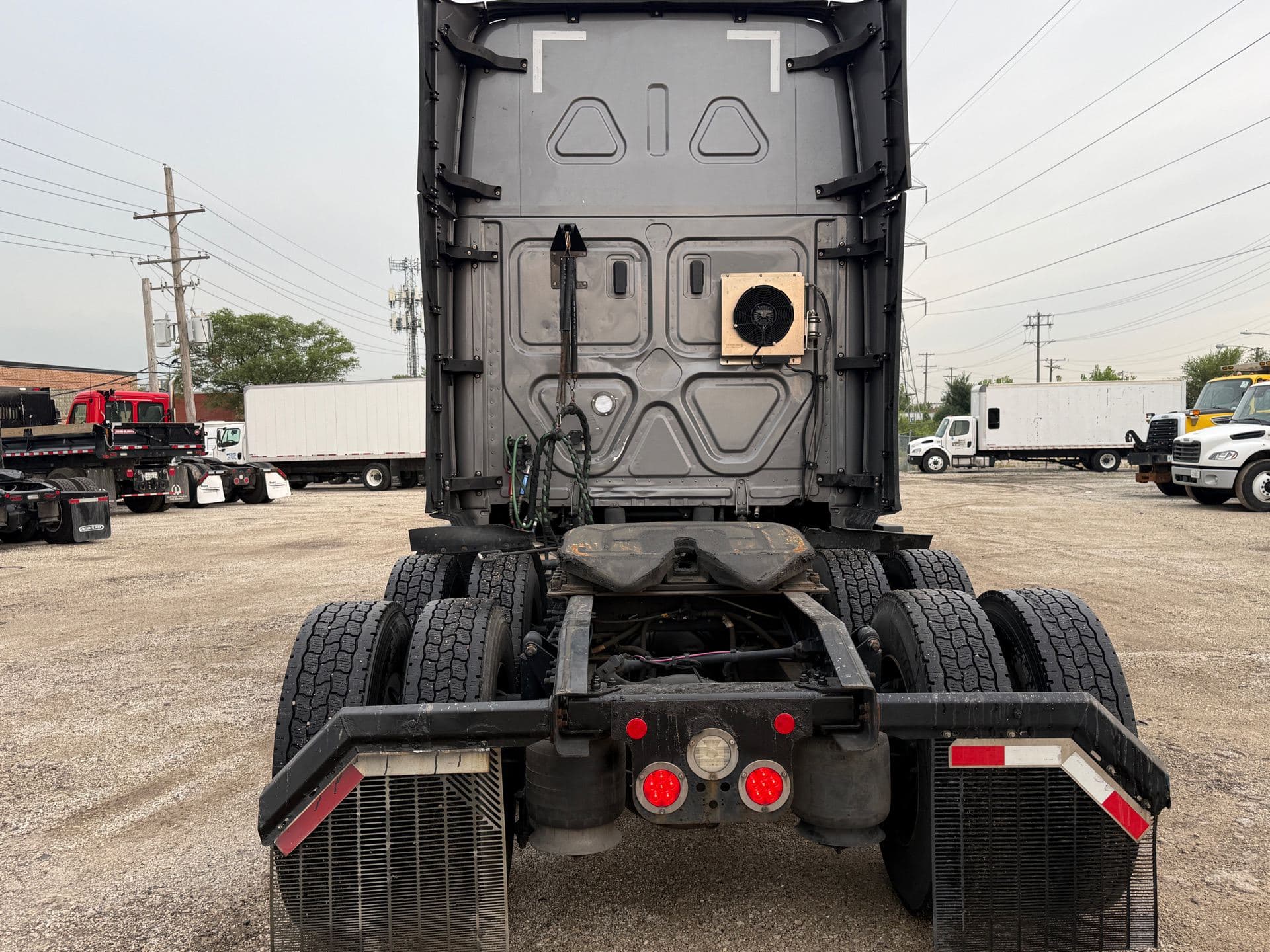2022 Freightliner - 432k - 12k Hours - 455 HP image 11