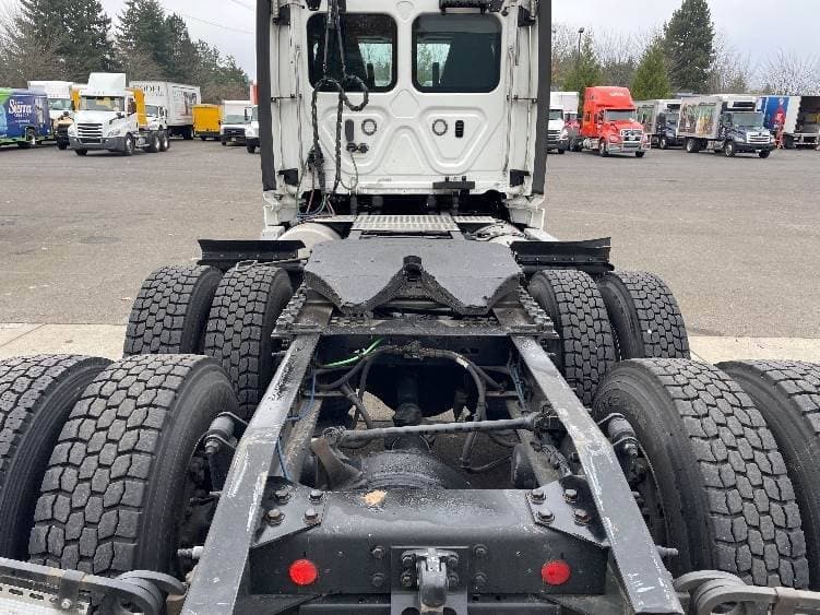 2019 Freightliner Cascadia 126 Day Cab Truck - 455HP, 12 Speed Automatic image 6