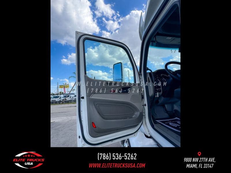 2019 Peterbilt 579 image 10