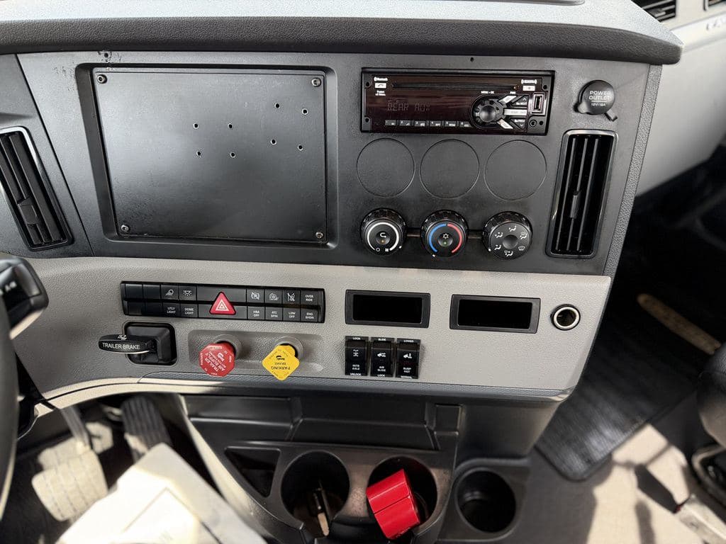 Used 2022 FREIGHTLINER PT126064S T image 23