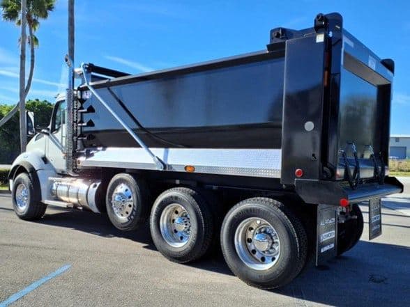 2025 Kenworth T880 image 5