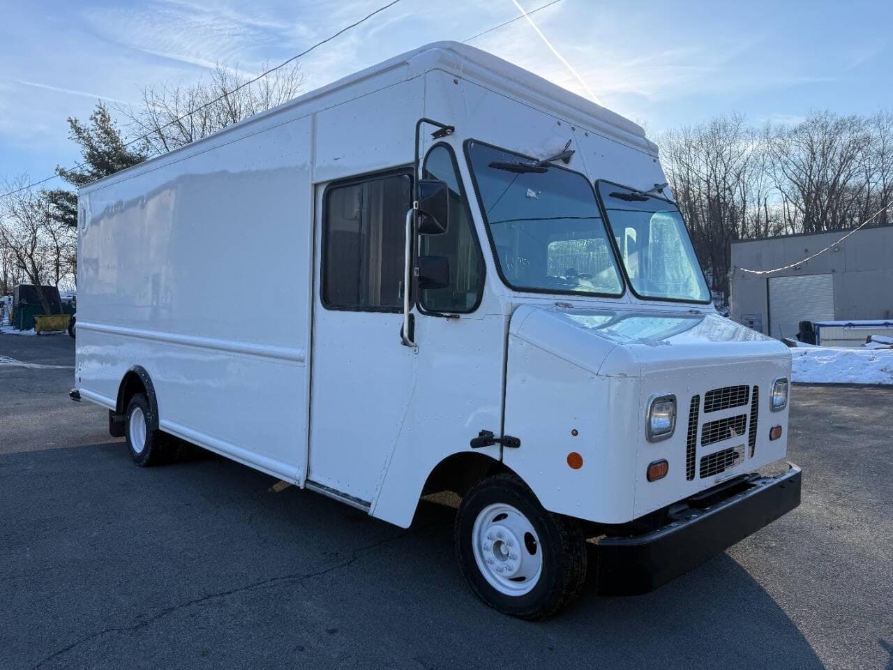 2018 Ford E-Series image 4