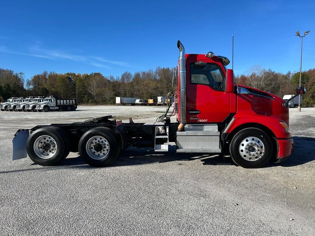 2023 Kenworth T680 image 7