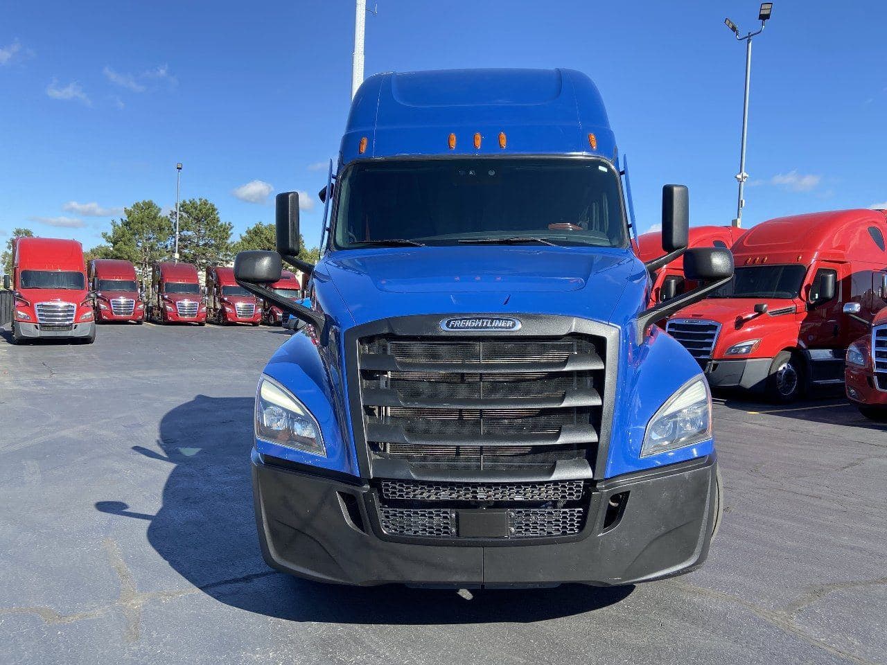2022 FREIGHTLINER Cascadia CA126 * Tandem Axle Sleeper image 2