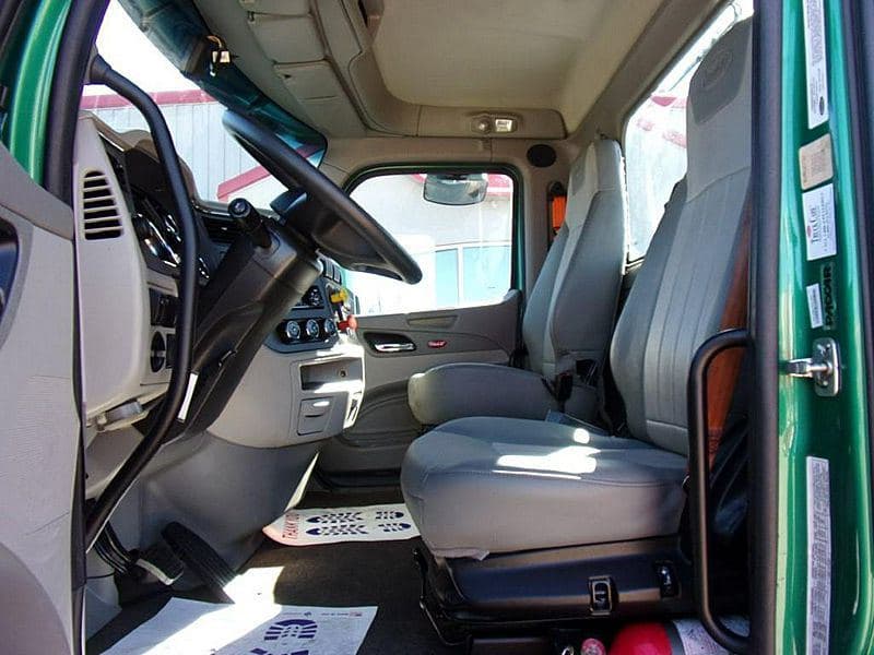 2020 Peterbilt 579 image 9