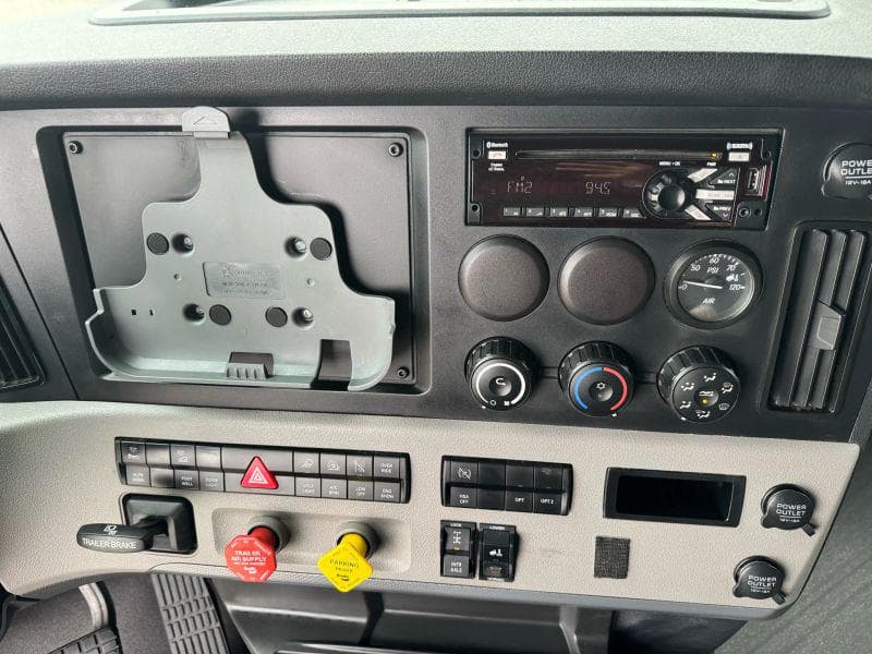 2020 Freightliner Cascadia image 16