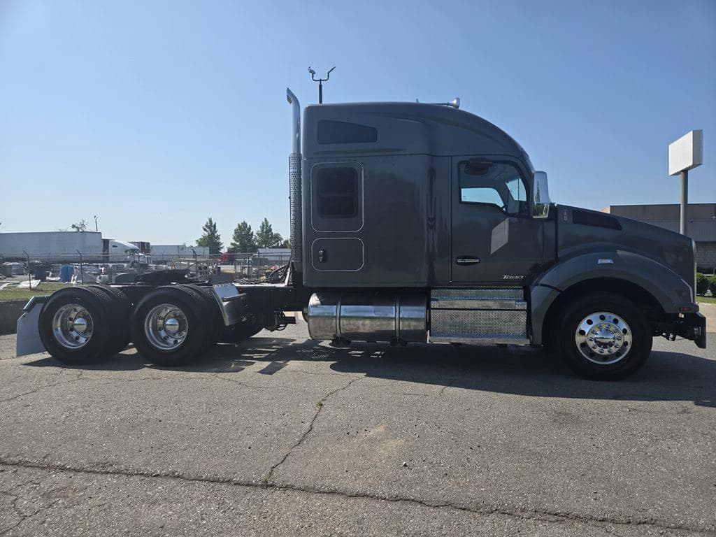Used 2022 KENWORTH T880 image 9
