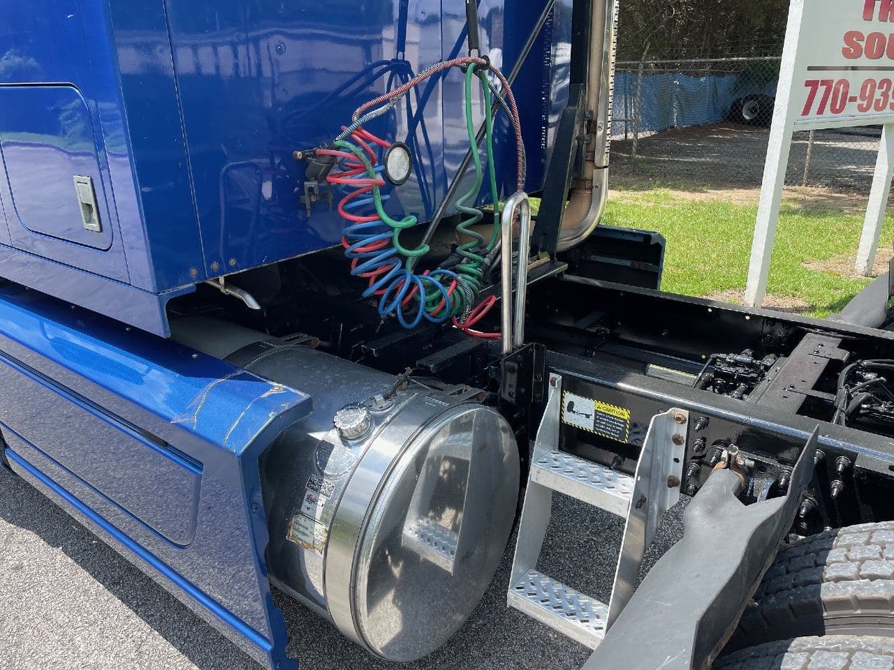 2019 Mack Anthem image 10