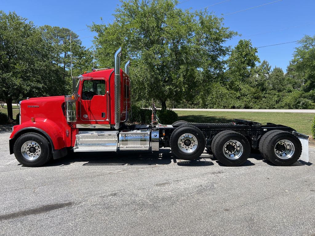 New 2026 KENWORTH W900L image 13