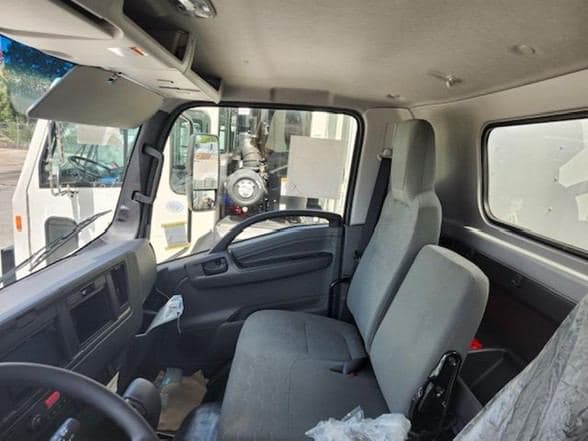 2025 Isuzu NPR image 7