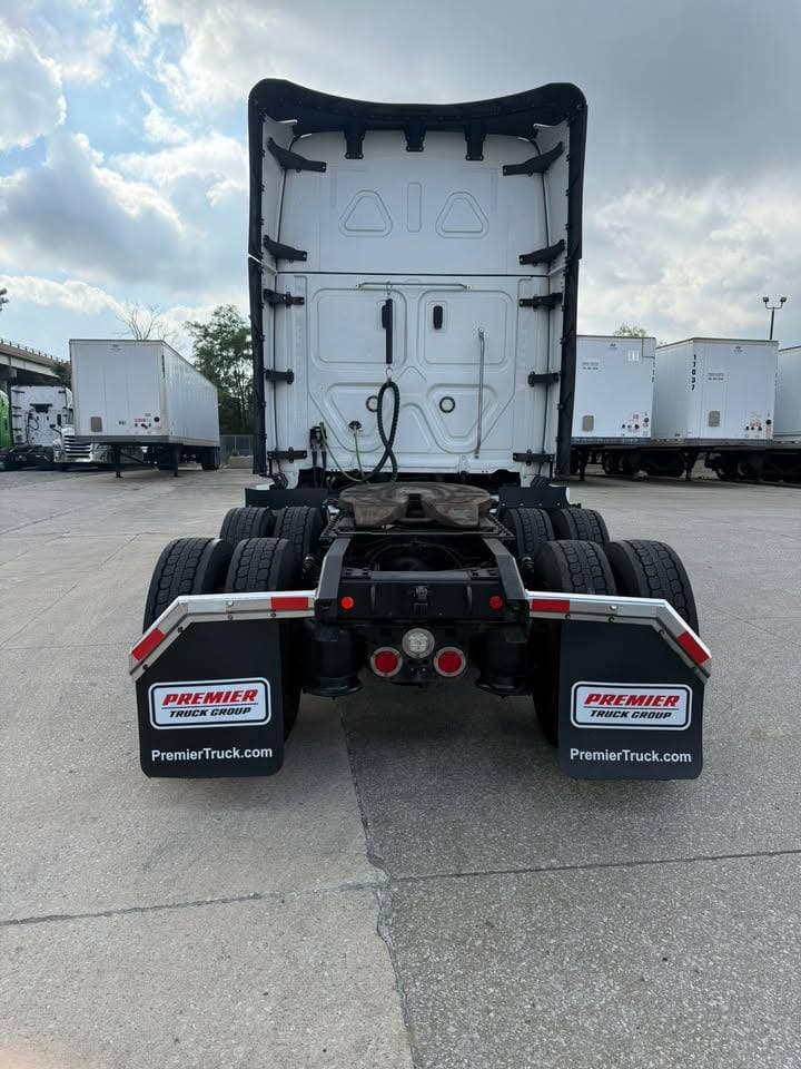 2021 Freightliner Cascadia image 4