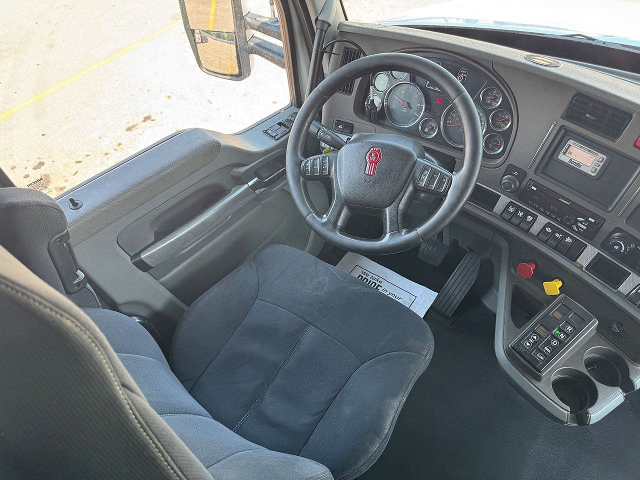 2018 Kenworth T680 image 13
