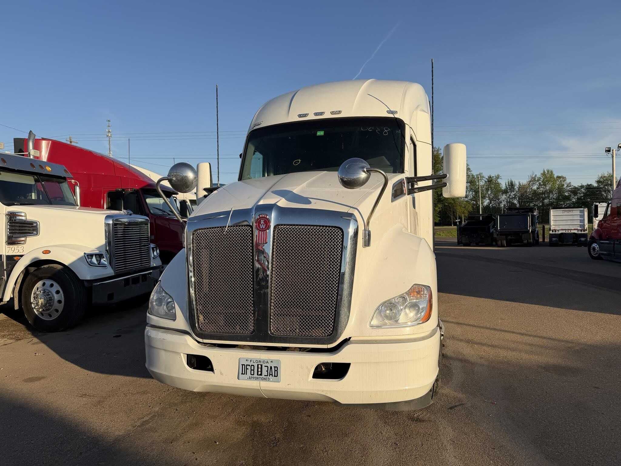 2019 Kenworth T680 image 2