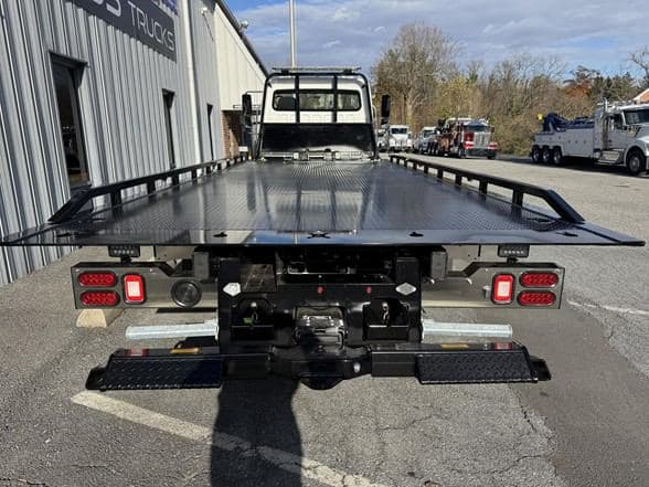 2026 Freightliner BUSINESS CLASS M2 106 image 4