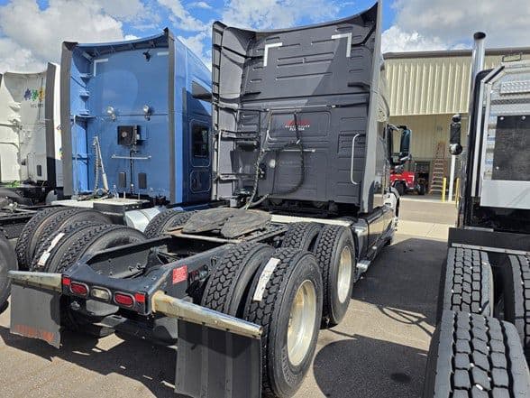 2020 Volvo VNL64T760 image 7