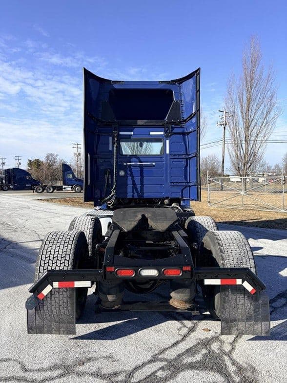 2021 VOLVO VNR64T300 TNF213060 Web image 3