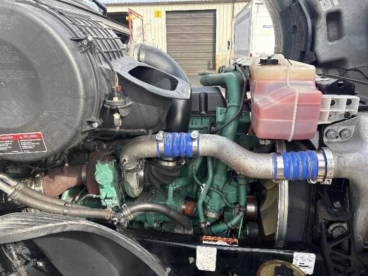 2022 Volvo VNL image 13